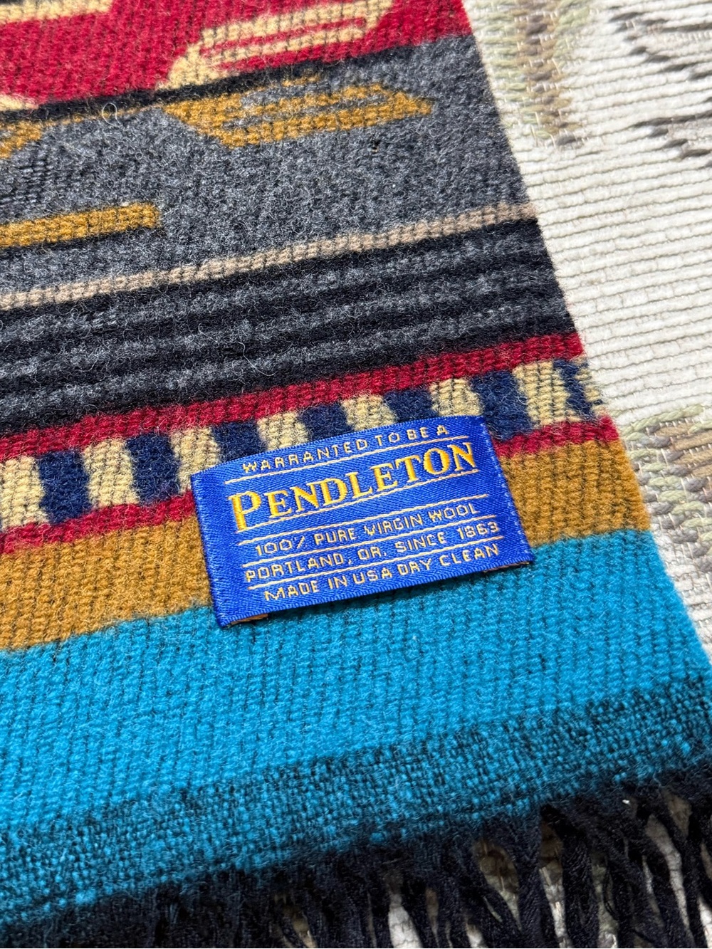 Vintage Pendleton Wool Scarf Wrap Southwestern Aztec Western w/Fringe - Picture 2 of 4